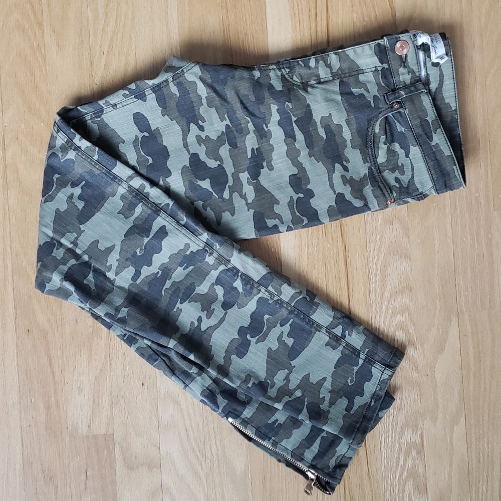 New, Camo pants